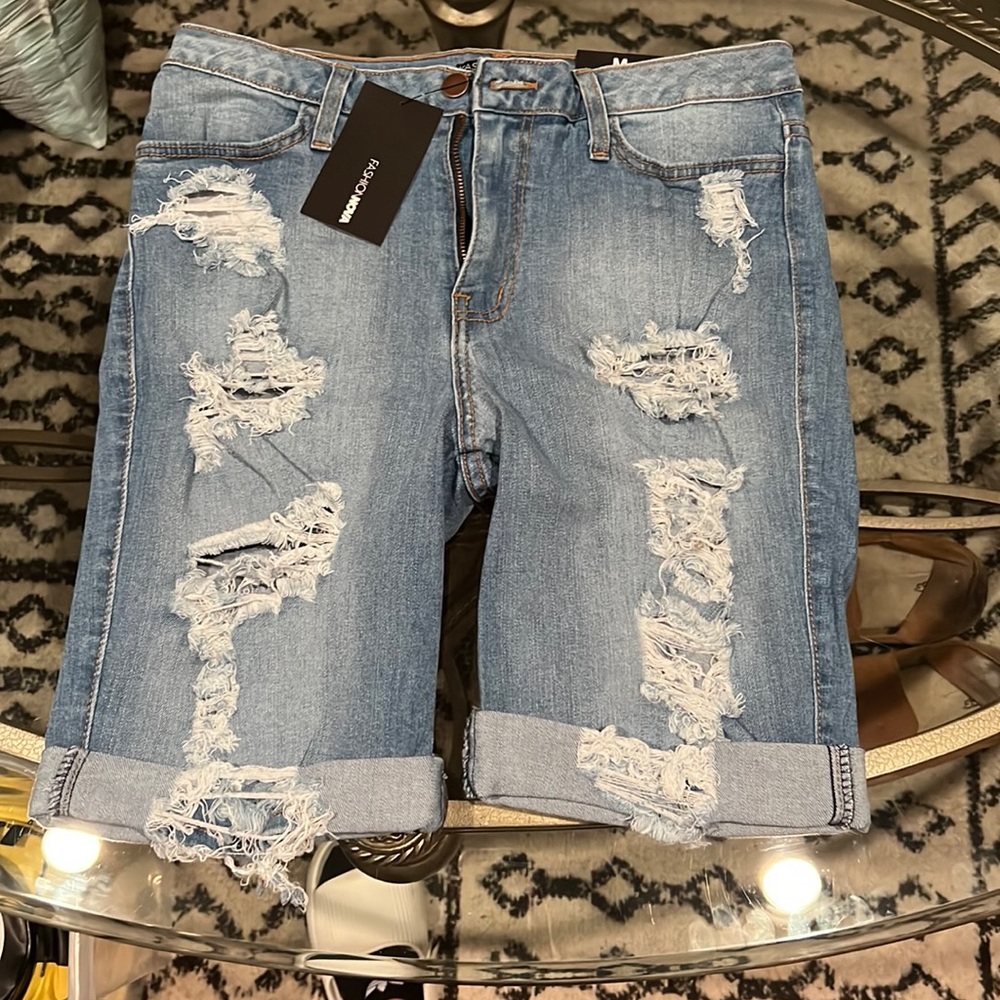 Fashionnova Bermuda shorts.